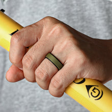 Load image into Gallery viewer, Egnaro Silicone Rings for Men 1/4/6 Multipack of Breathable Mens Silicone Rubber Wedding Rings Bands - Step Edge