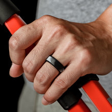 Load image into Gallery viewer, Egnaro Silicone Rings for Men 1/4/6 Multipack of Breathable Mens Silicone Rubber Wedding Rings Bands - Step Edge