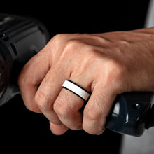 Load image into Gallery viewer, Egnaro Silicone Rings for Men 1/4/6 Multipack of Breathable Mens Silicone Rubber Wedding Rings Bands - Step Edge