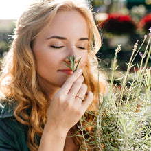 Load image into Gallery viewer, Egnaro Silicone Wedding Bands for Women, Inner Arc Ergonomic Breathable Design Womens Silicone Wedding Ring with Metal Plate, 4mm Width Rubber Wedding Bands Women with Metal Plate, No-Toxic,Skin Safe