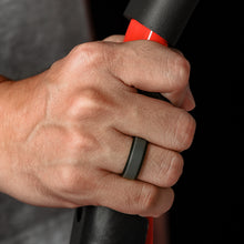 Load image into Gallery viewer, Egnaro Silicone Rings for Men 1/4/6 Multipack of Breathable Mens Silicone Rubber Wedding Rings Bands - Step Edge