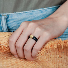 Load image into Gallery viewer, Egnaro Silicone Wedding Bands for Women, Inner Arc Ergonomic Breathable Design Womens Silicone Wedding Ring with Metal Plate, 4mm Width Rubber Wedding Bands Women with Metal Plate, No-Toxic,Skin Safe