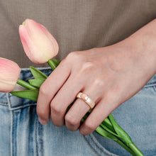 Load image into Gallery viewer, Egnaro Silicone Wedding Bands for Women, Inner Arc Ergonomic Breathable Design Womens Silicone Wedding Ring with Metal Plate, 4mm Width Rubber Wedding Bands Women with Metal Plate, No-Toxic,Skin Safe