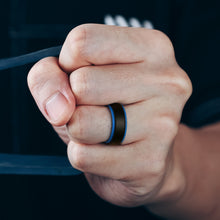 Load image into Gallery viewer, Egnaro Silicone Rings for Men 1/4/6 Multipack of Breathable Mens Silicone Rubber Wedding Rings Bands - Step Edge