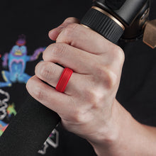 Load image into Gallery viewer, Egnaro Silicone Rings for Men 1/4/6 Multipack of Breathable Mens Silicone Rubber Wedding Rings Bands - Step Edge