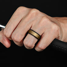 Load image into Gallery viewer, Egnaro Silicone Rings for Men 1/4/6 Multipack of Breathable Mens Silicone Rubber Wedding Rings Bands - Step Edge