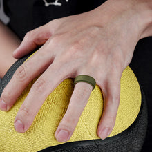 Load image into Gallery viewer, Egnaro Silicone Rings for Men 1/4/6 Multipack of Breathable Mens Silicone Rubber Wedding Rings Bands - Step Edge