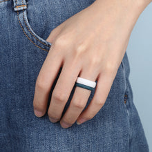 Load image into Gallery viewer, Egnaro Silicone Wedding Bands Women, Inner Arc Ergonomic Breathable Design Silicone Rubber Wedding Bands Rubber Rings for Women