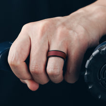 Load image into Gallery viewer, Egnaro Silicone Rings for Men 1/4/6 Multipack of Breathable Mens Silicone Rubber Wedding Rings Bands - Step Edge