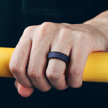 Load image into Gallery viewer, Egnaro Silicone Rings for Men 1/4/6 Multipack of Breathable Mens Silicone Rubber Wedding Rings Bands - Step Edge